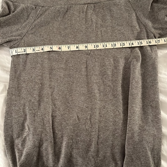 Off shoulder sweater - Picture 3 of 3